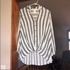 Staccato hi-low stripe button down top size small